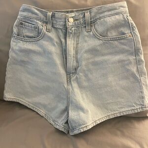 Levi’s high-loose denim shorts